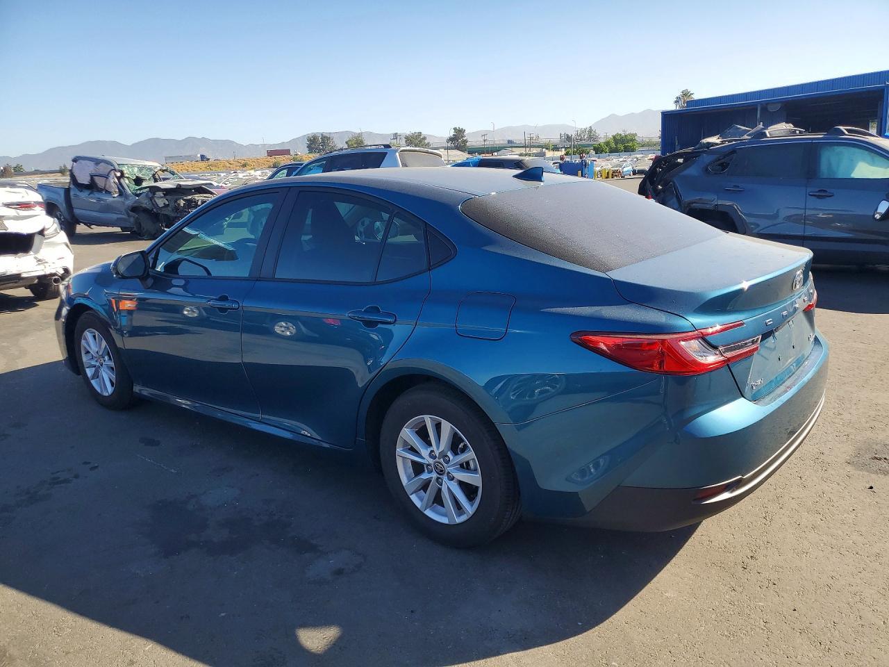 2025 Toyota Camry Le - Фото 2
