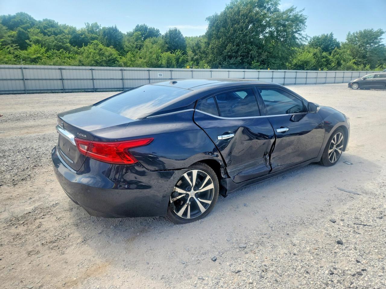2016 Nissan Maxima Platinum - Image 3