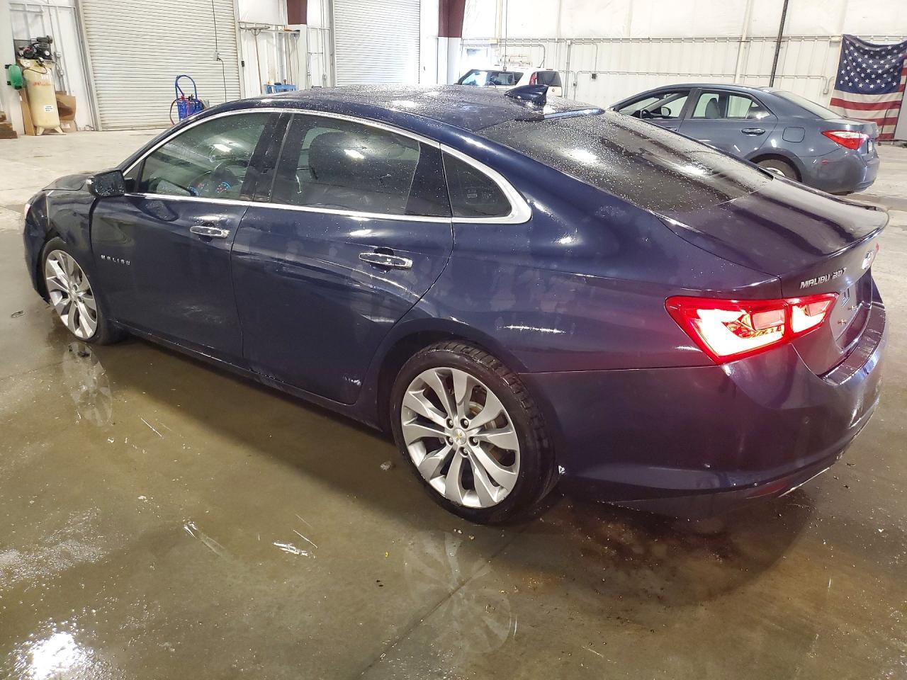 2017 Chevrolet Malibu Premier - Фото 2