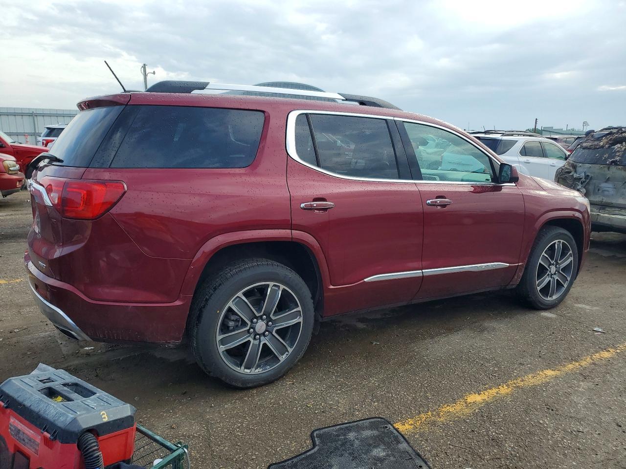 2018 GMC Acadia Denali - Image 3