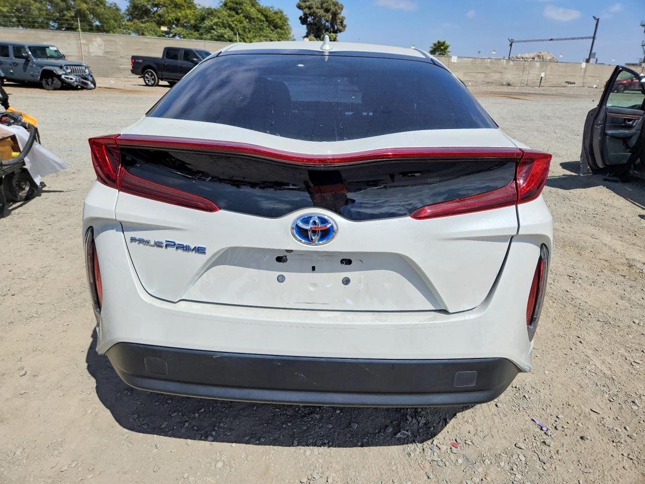 2018 Toyota Prius Prime Plus - Фото 6