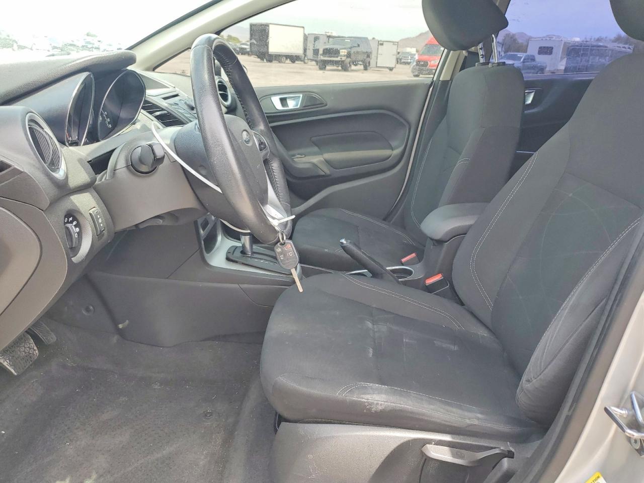 2015 Ford Fiesta Se - Фото 7