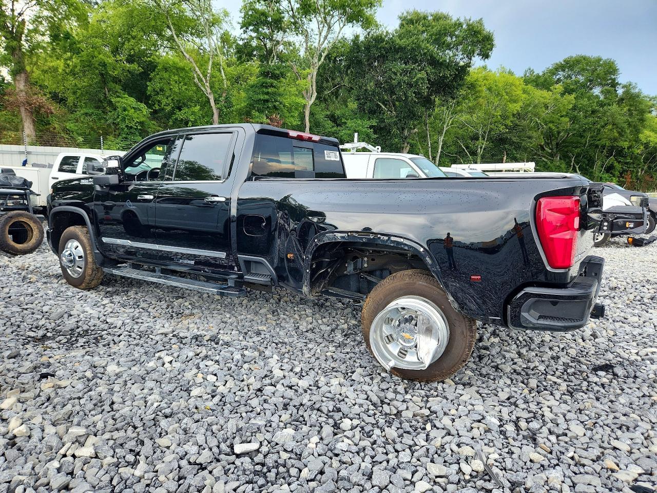 2026 Chevrolet Silverado K3500 High Country - Фото 2