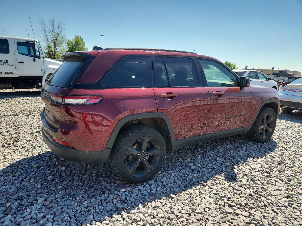 2024 Jeep Grand Cherokee Laredo - Image 3