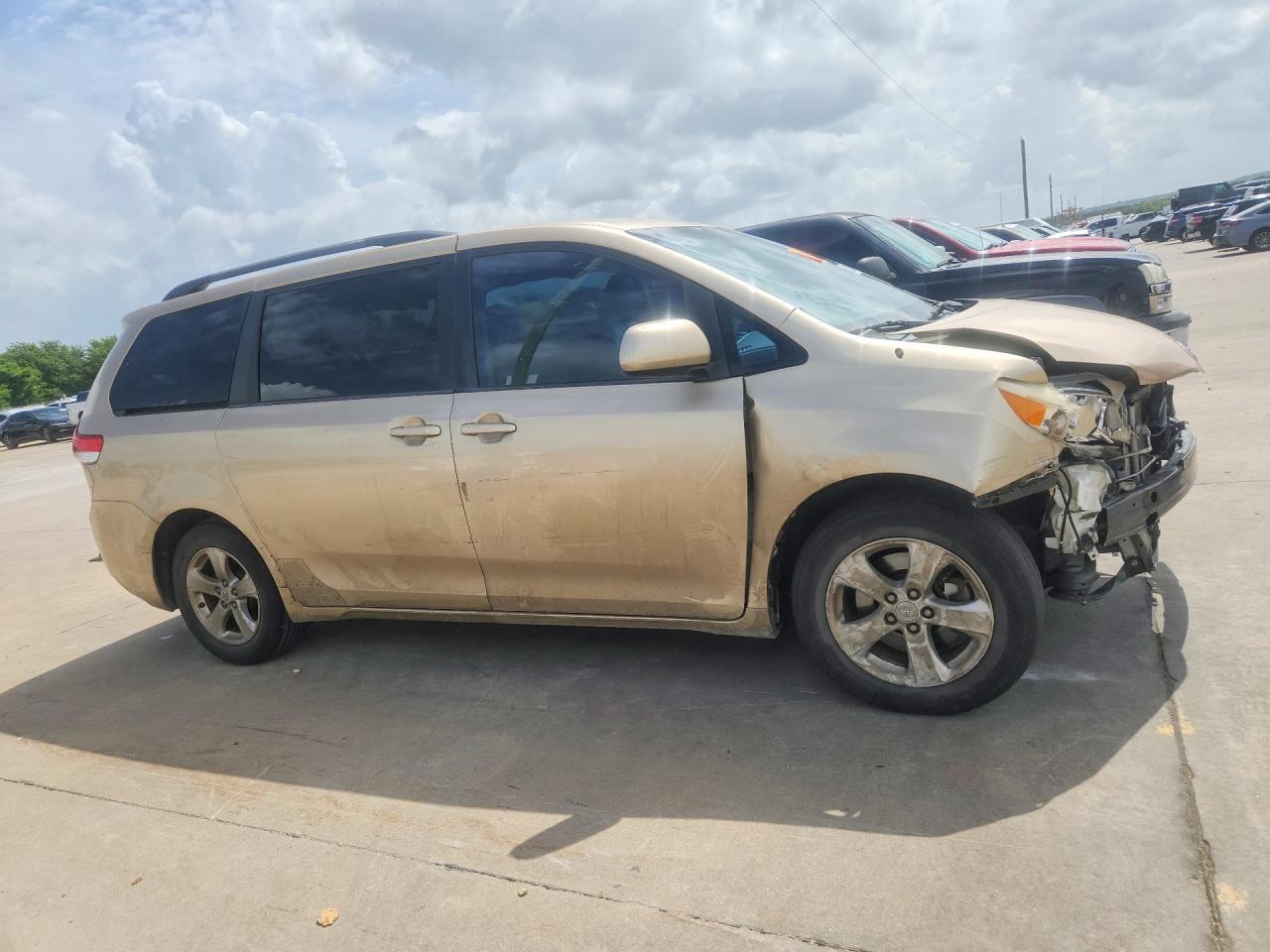 2011 Toyota Sienna Le - Image 4