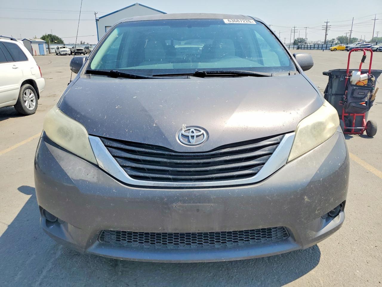 2011 Toyota Sienna Le - Image 5