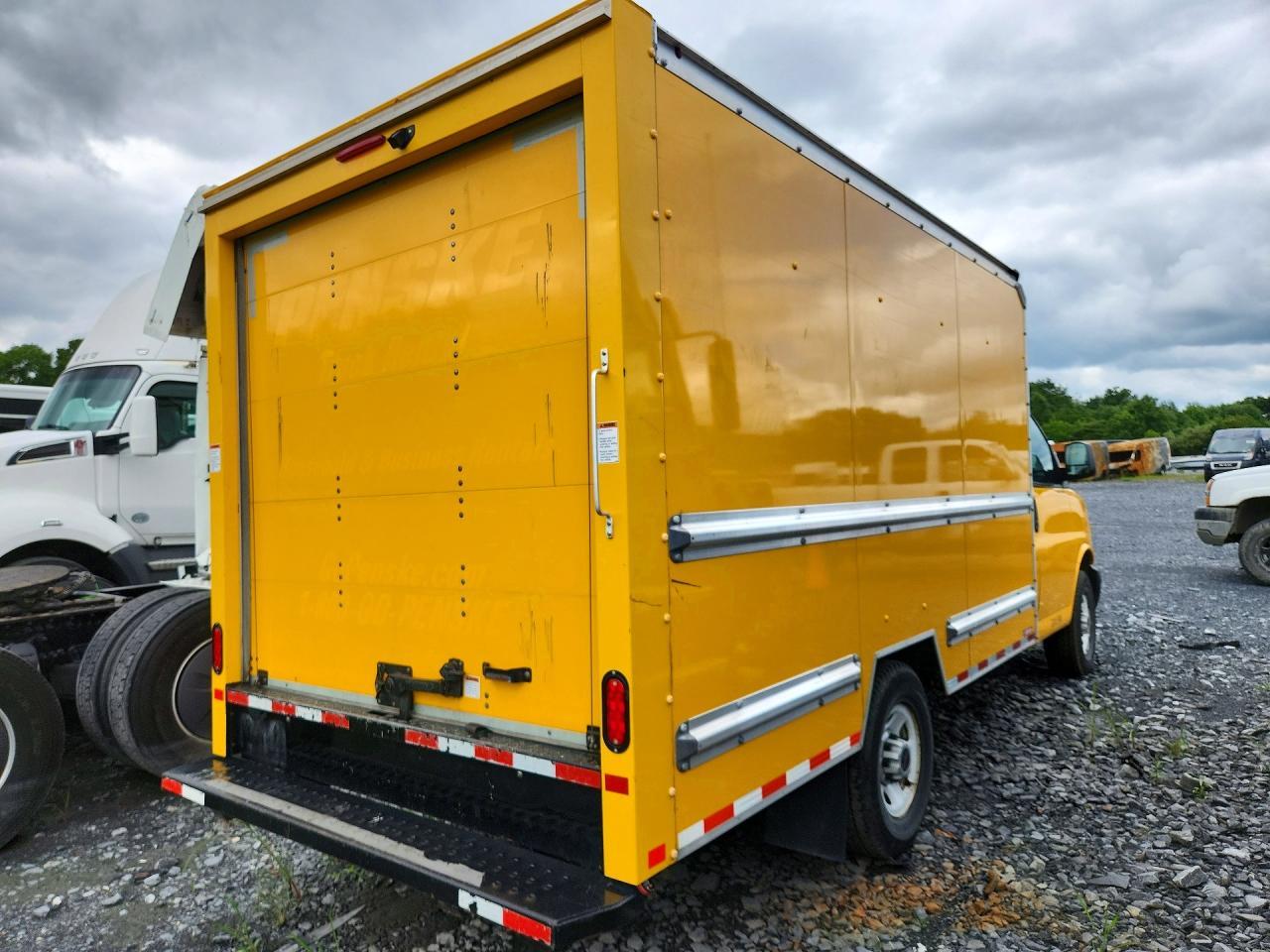 2023 GMC Savana Cut - Box Truck - Фото 3