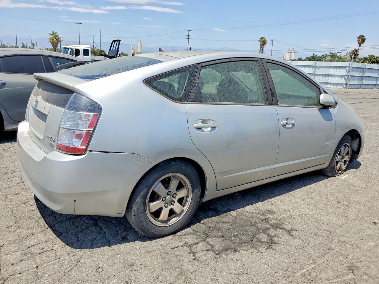 2004 Toyota Prius Base - Фото 3
