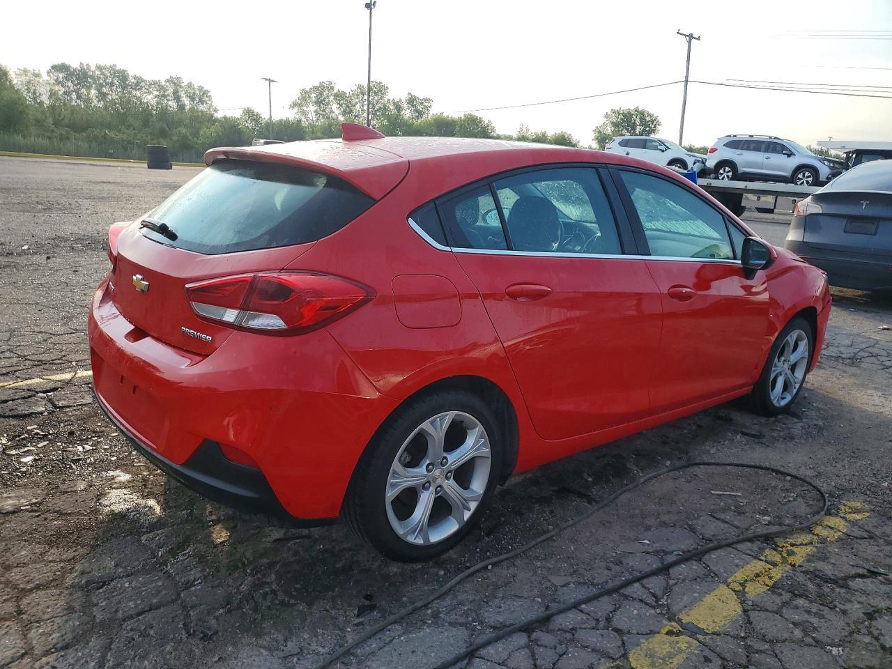 2019 Chevrolet Cruze Premier - Image 3