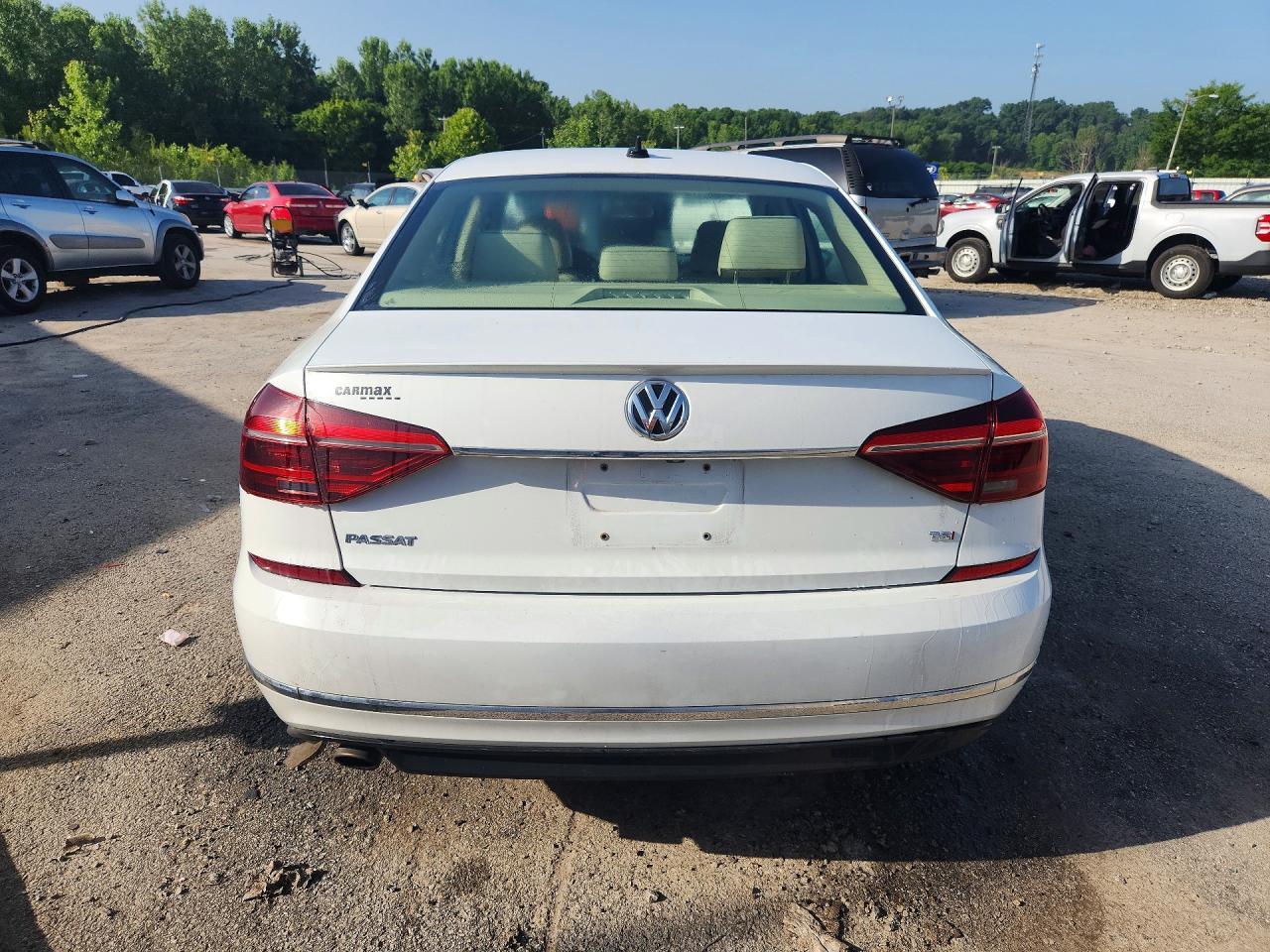 2017 Volkswagen Passat R-Line - Image 6