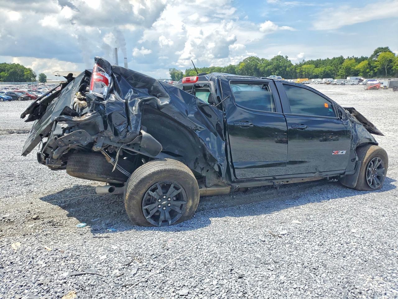 2022 Chevrolet Colorado Z71 - Image 3