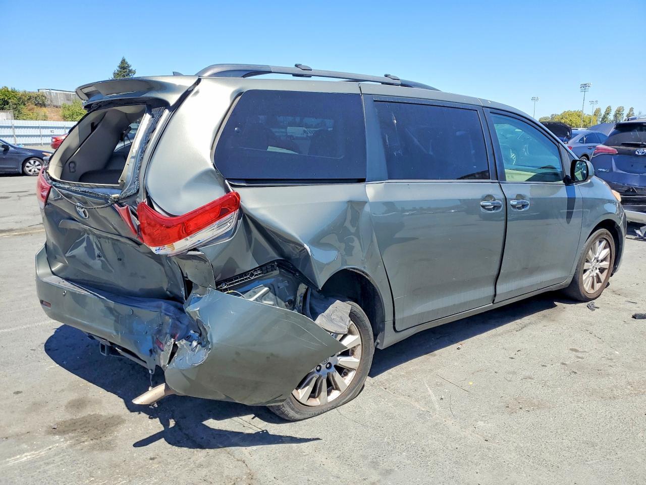 2011 Toyota Sienna Xle 7-Passenger - Фото 3