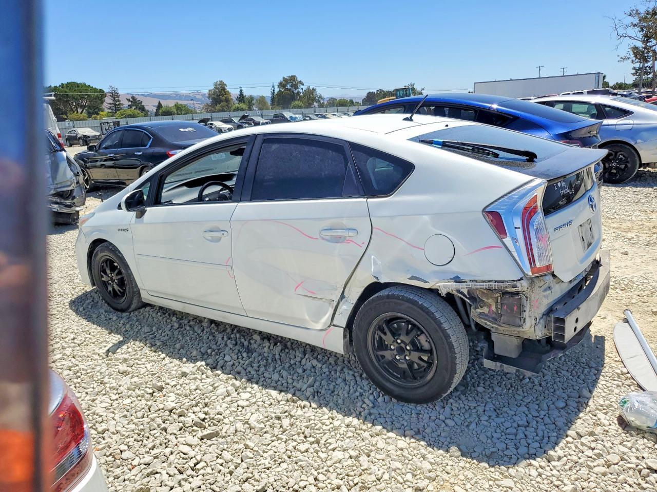 2014 Toyota Prius Two - Фото 2