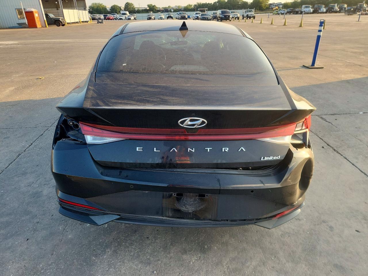 2023 Hyundai Elantra Limited - Image 6