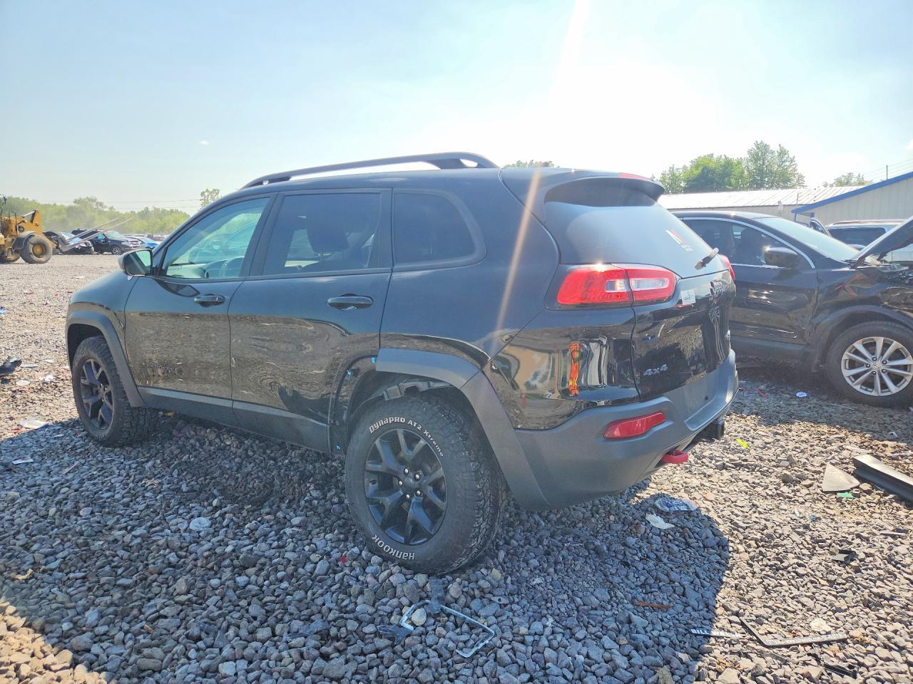 2017 Jeep Cherokee Trailhawk - Image 2