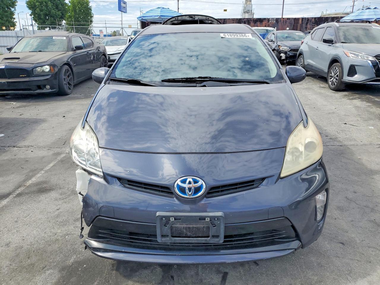 2012 Toyota Prius Three - Image 5