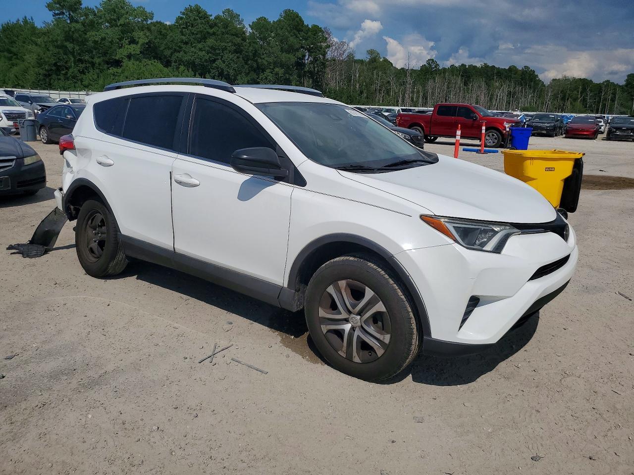 2018 Toyota Rav4 Le - Image 4