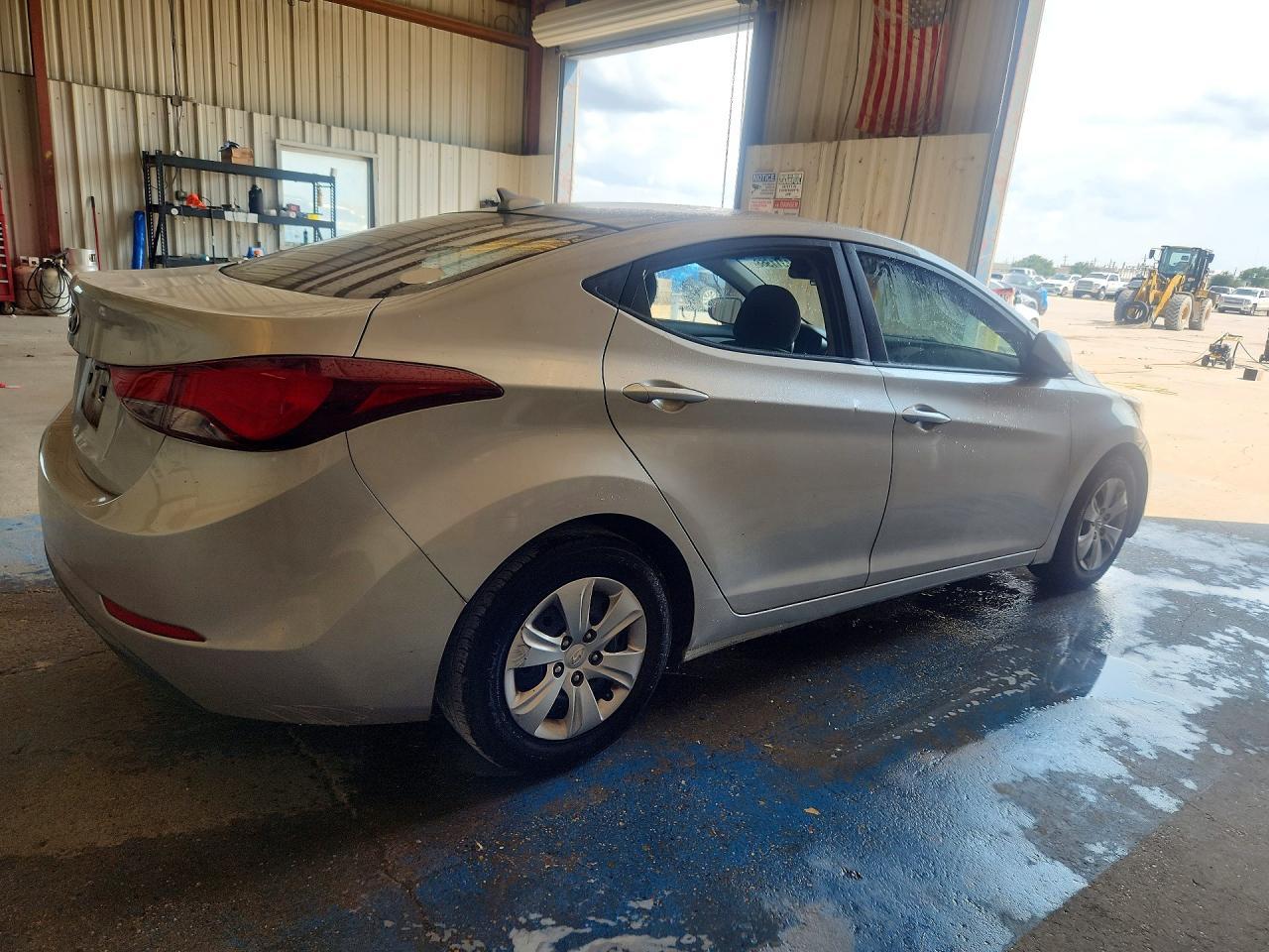 2016 Hyundai Elantra Se - Image 3