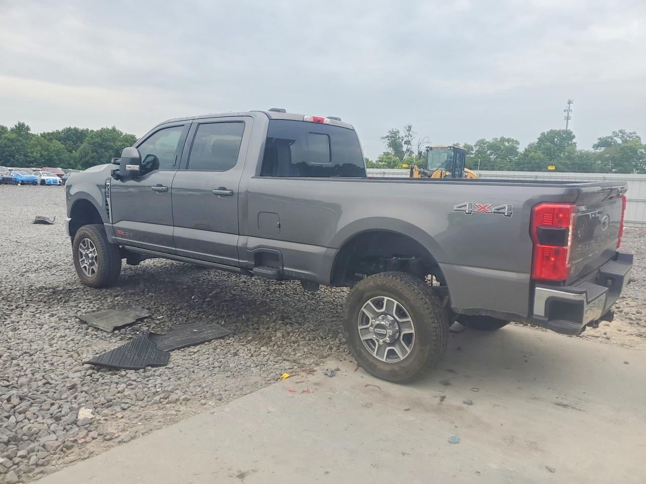 2023 Ford F350 Super Duty - Фото 2