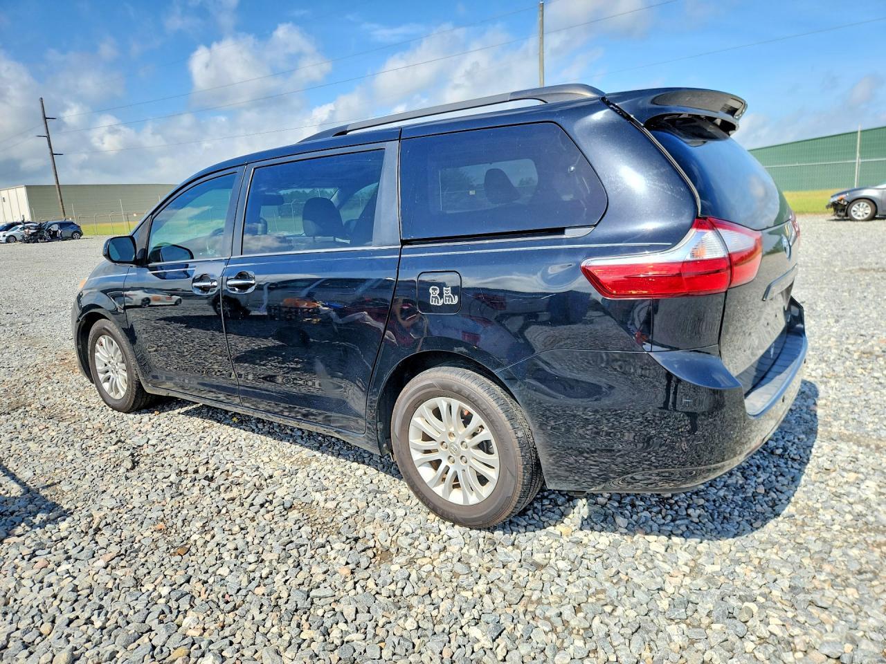 2016 Toyota Sienna Xle Premium 8-Passenger - Фото 2