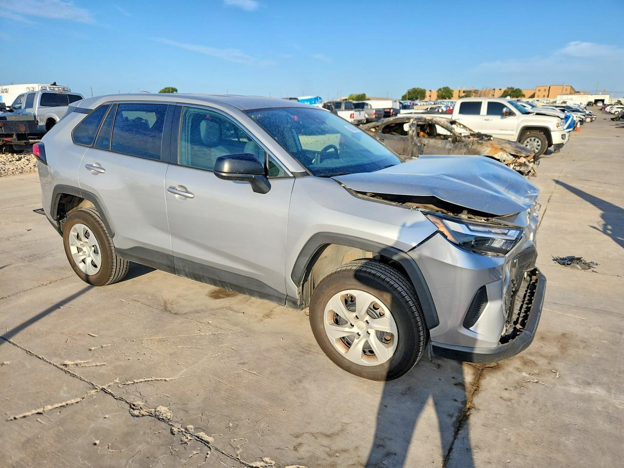 2023 Toyota Rav4 Le - Image 4