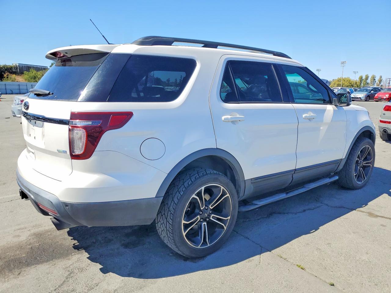 2015 Ford Explorer Sport - Image 3
