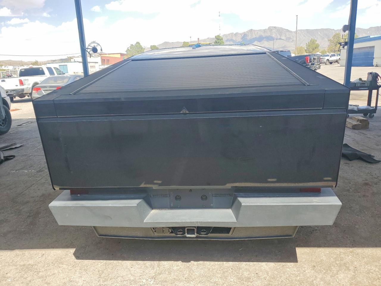 2025 Tesla Cybertruck - Image 6