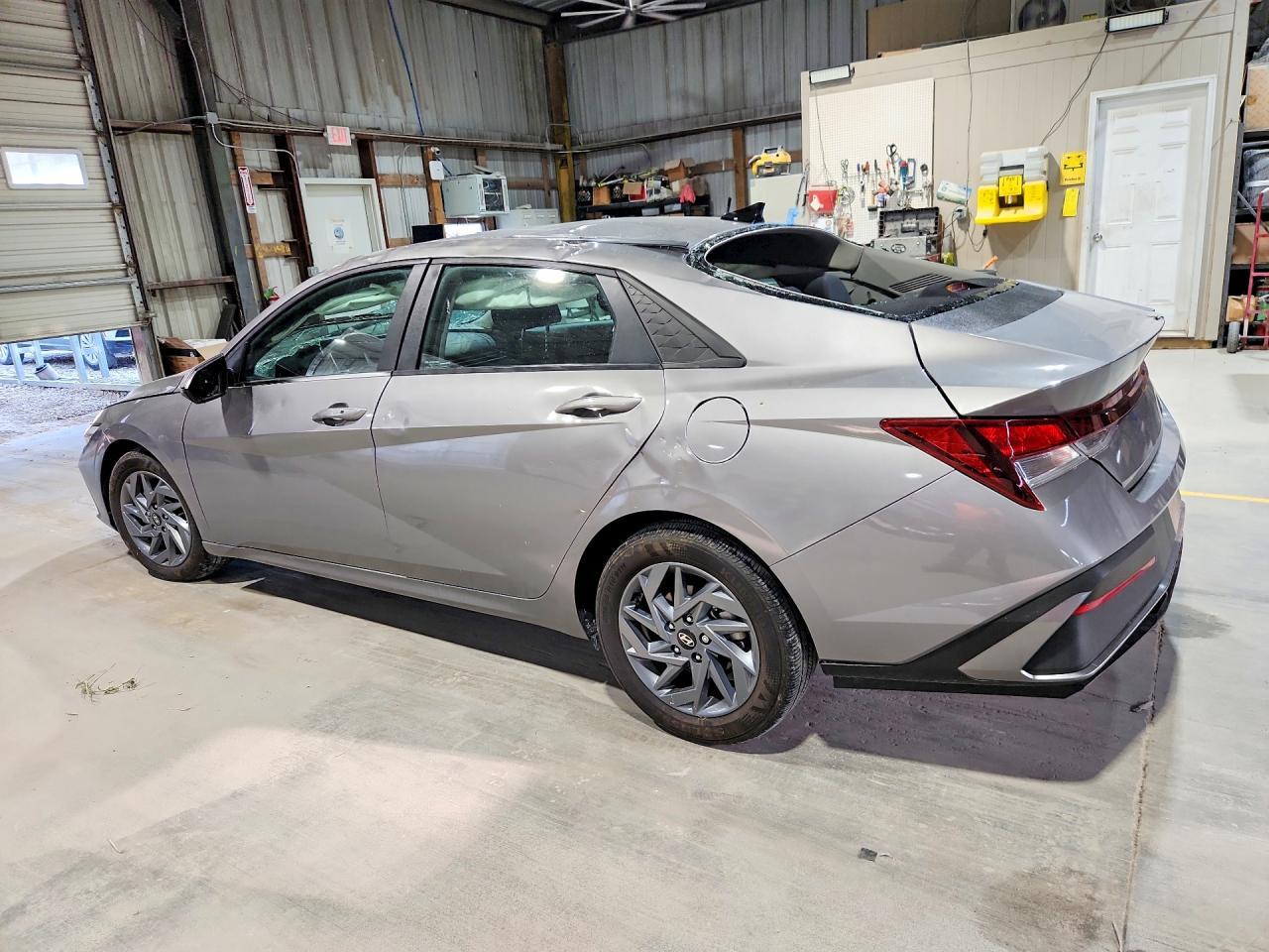 2024 Hyundai Elantra Sel - Image 2