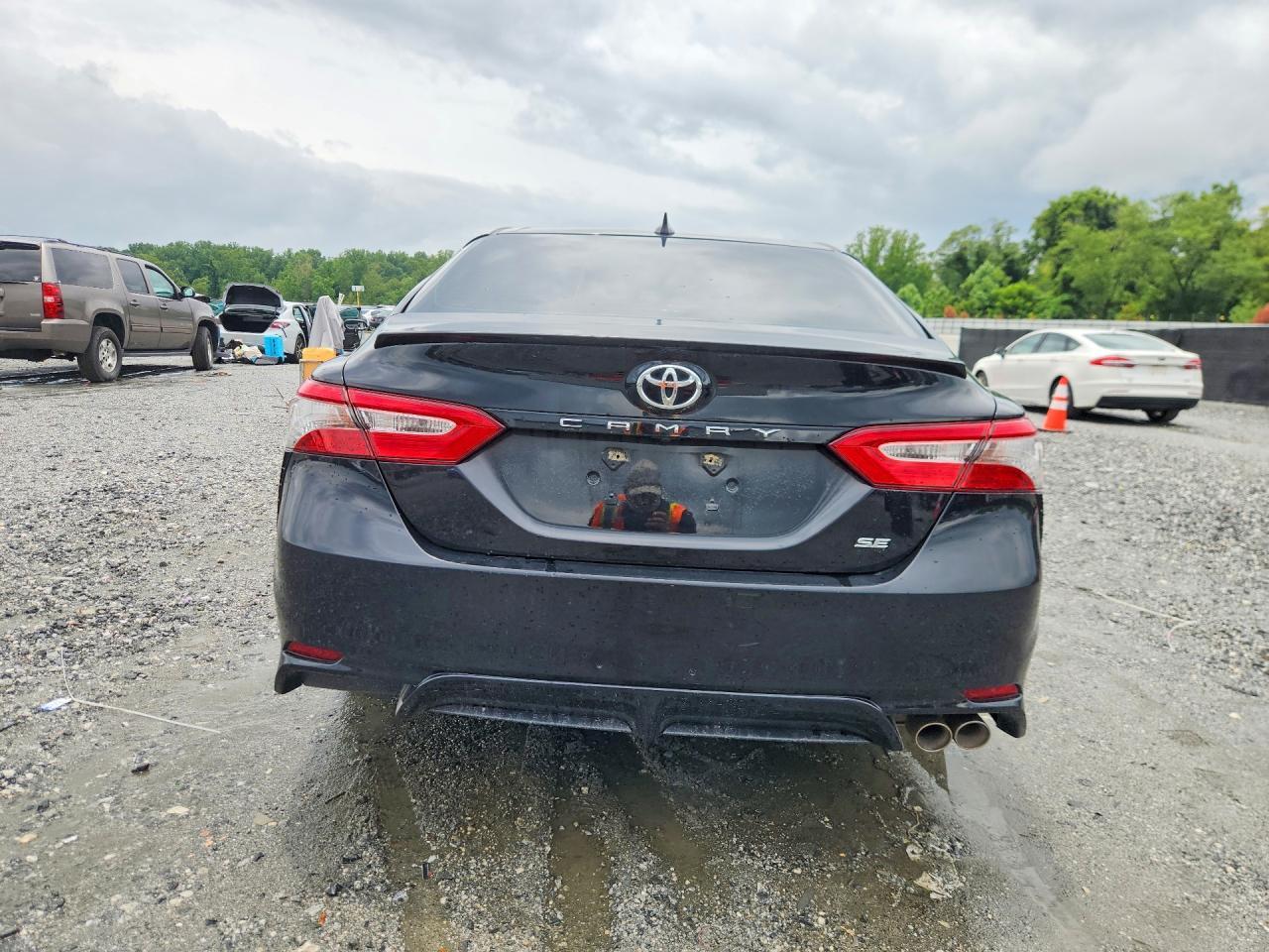 2019 Toyota Camry Se - Image 6