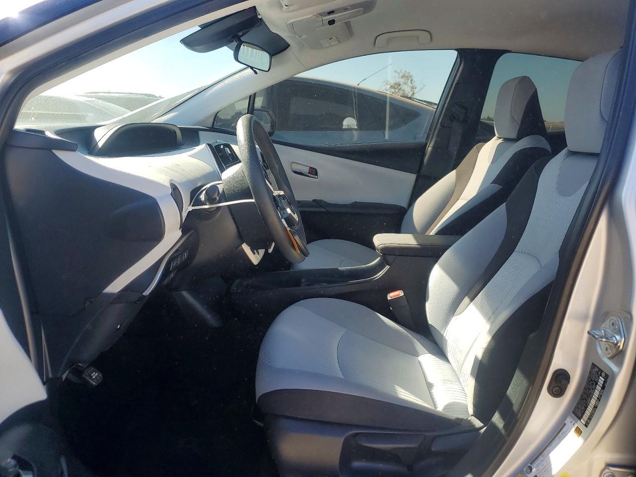 2017 Toyota Prius Two - Image 7