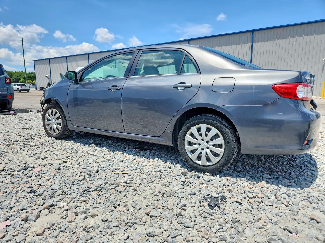 2013 Toyota Corolla Le - Фото 2