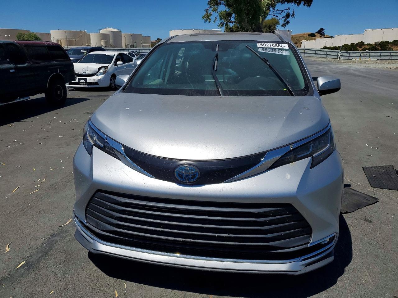 2021 Toyota Sienna Xle - Image 5
