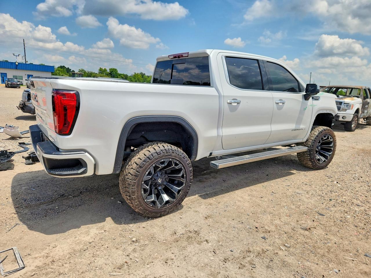 2022 GMC Sierra K1500 Denali - Image 3