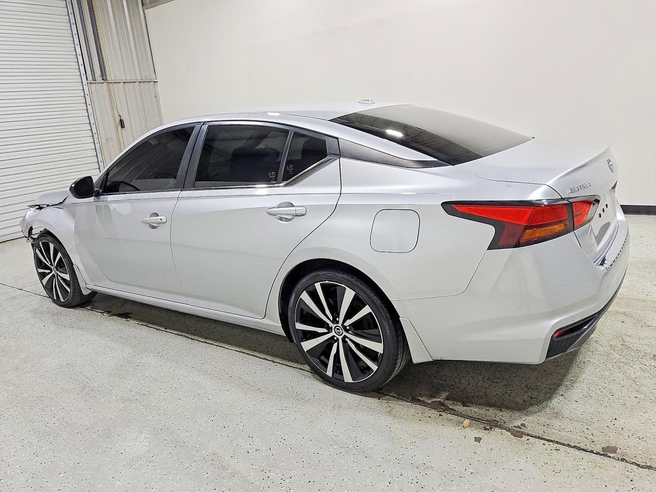 2020 Nissan Altima 2.5 Sr - Image 2