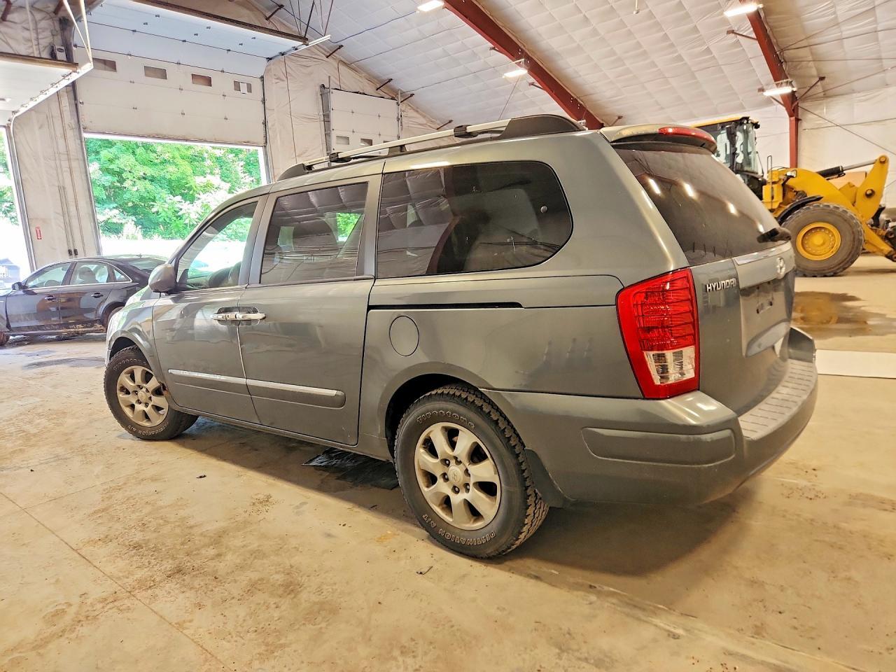 2007 Hyundai Entourage Gls - Image 2