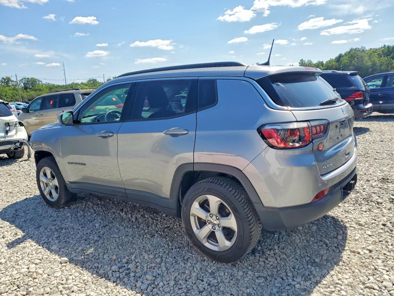 2017 Jeep Compass Latitude - Фото 2