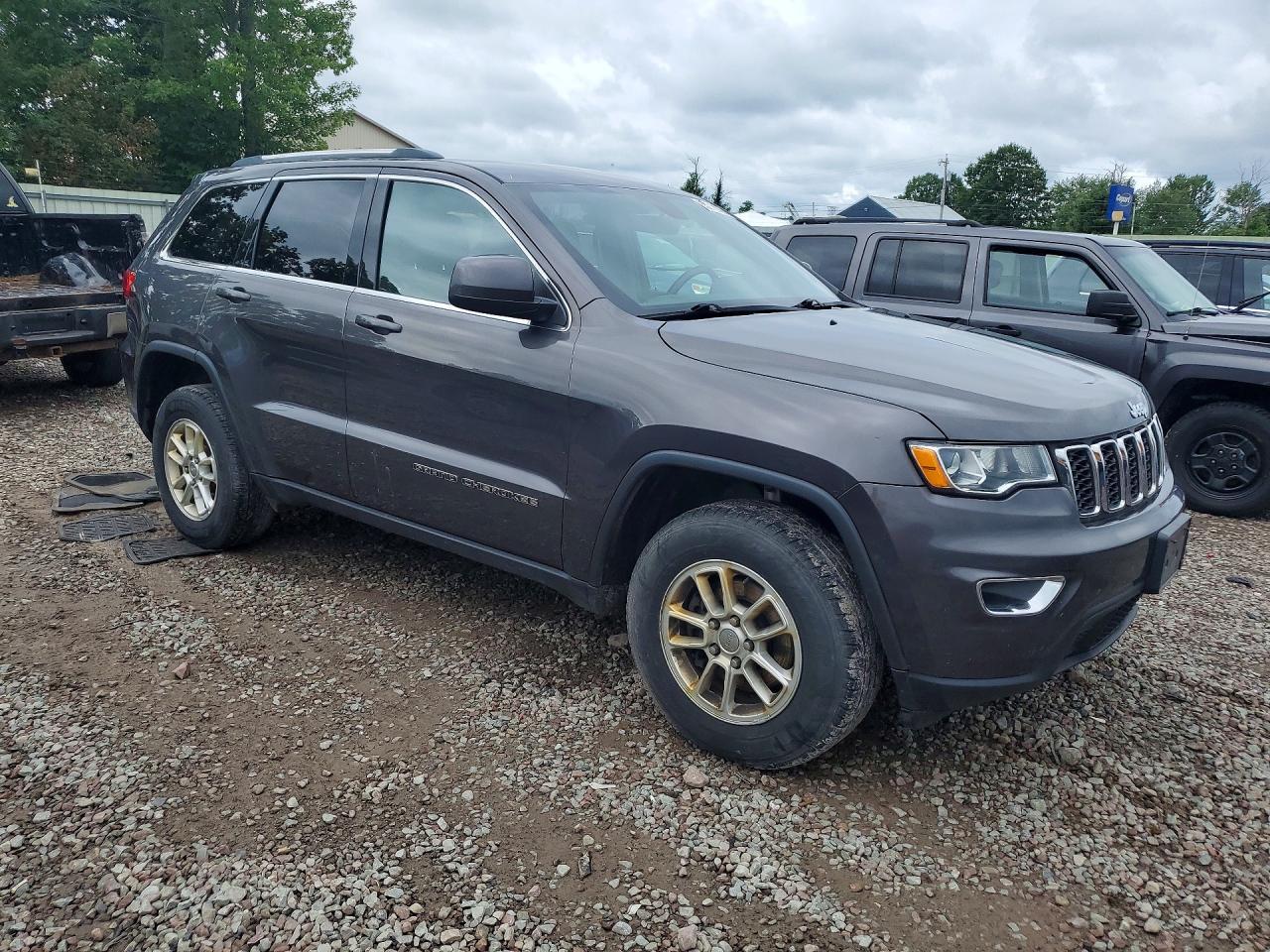 2019 Jeep Grand Cherokee Laredo - Image 4