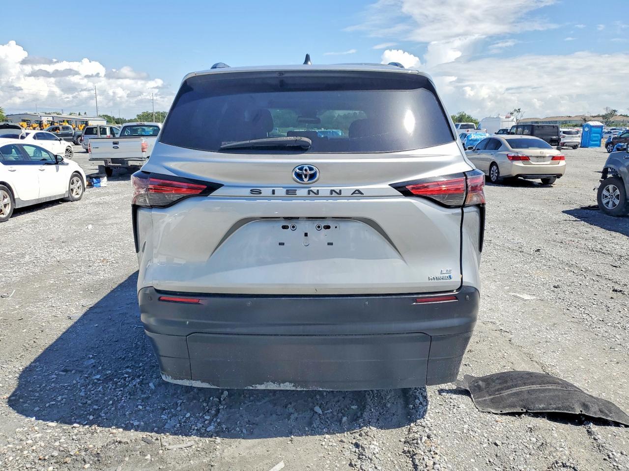 2025 Toyota Sienna Xle 7-Passenger - Image 6