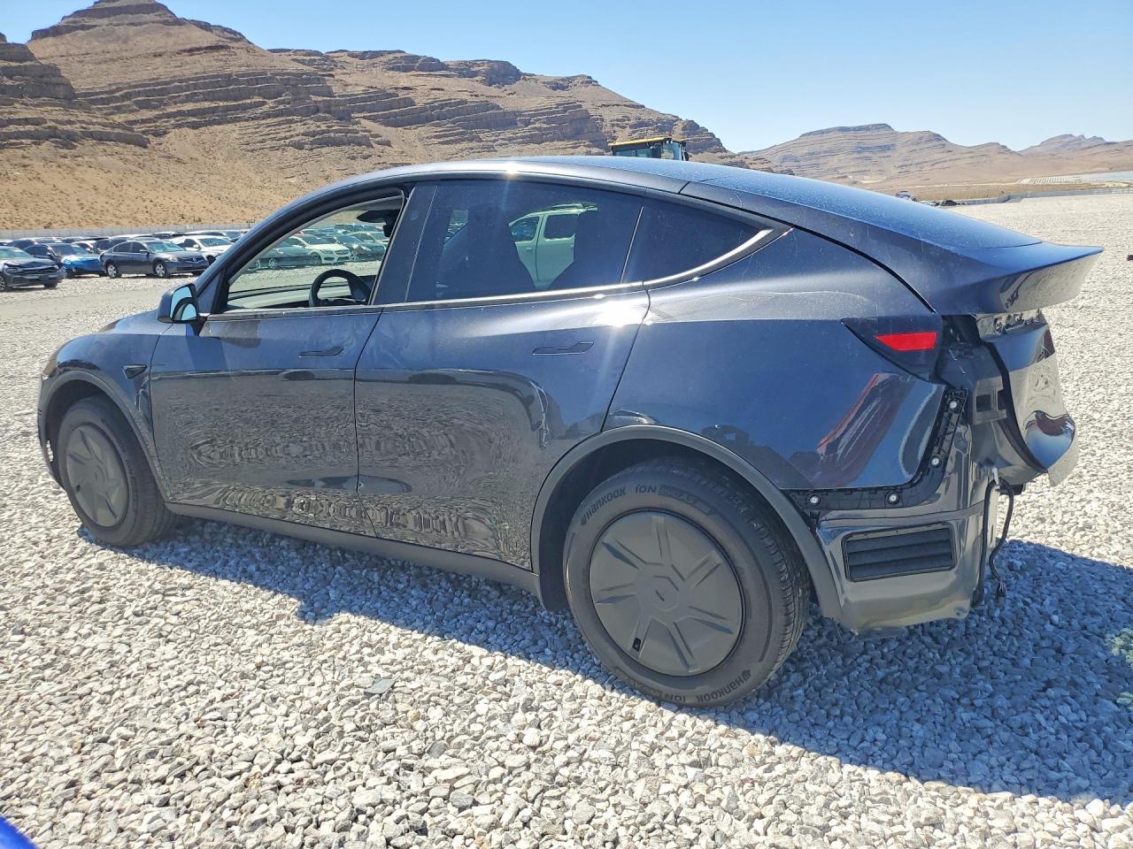 2026 Tesla Model Y - Фото 2