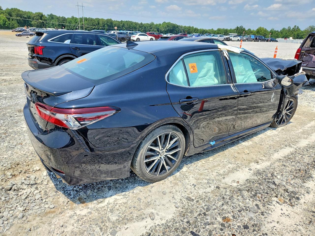 2023 Toyota Camry Se - Image 3