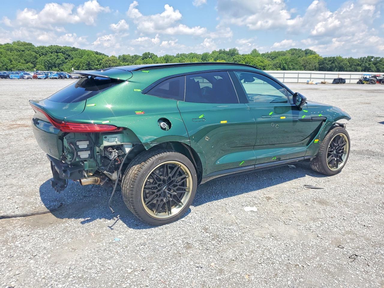 2021 Aston Martin Dbx - Фото 3