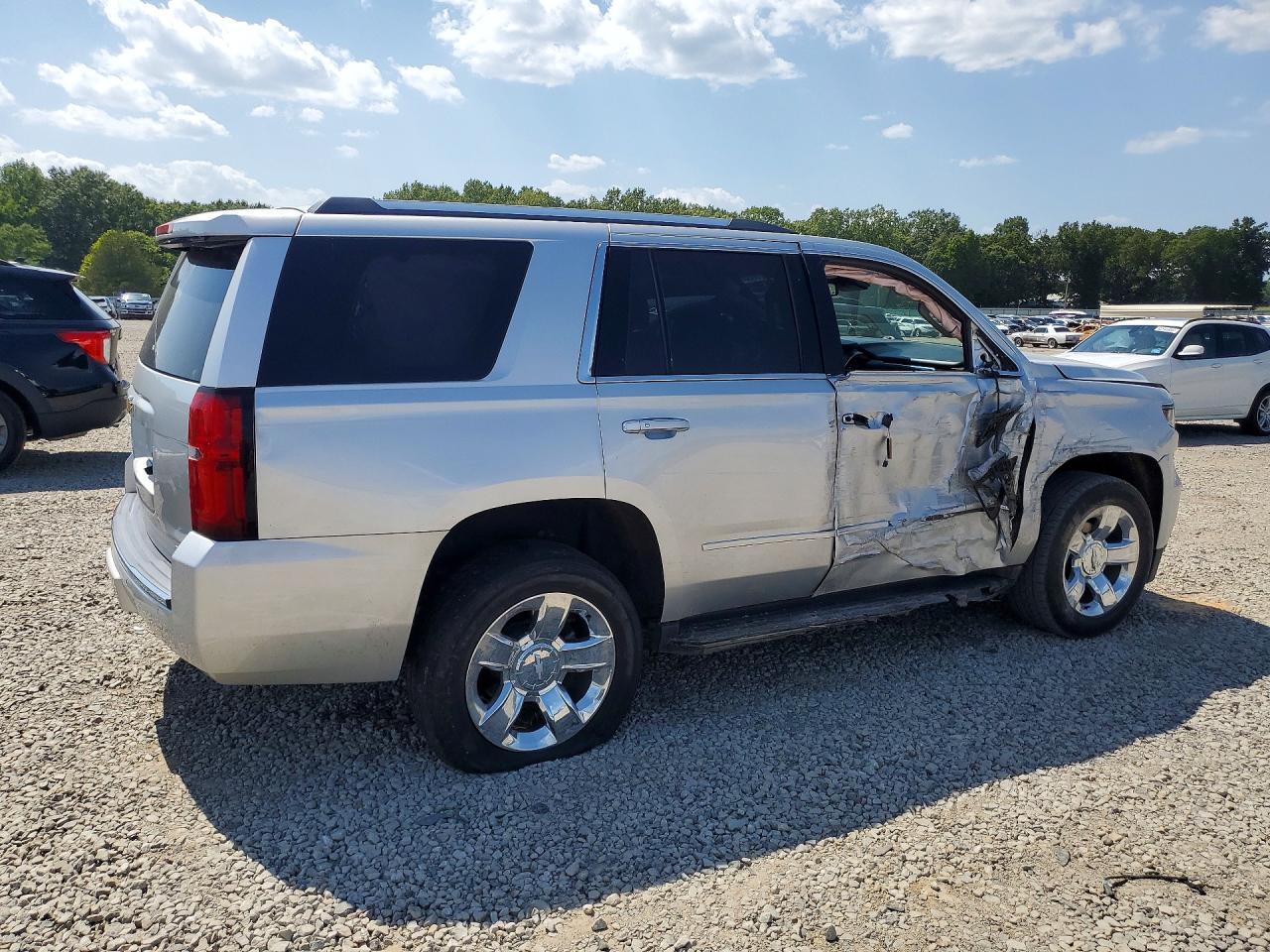 2018 Chevrolet Tahoe C1500 Premier - Image 3