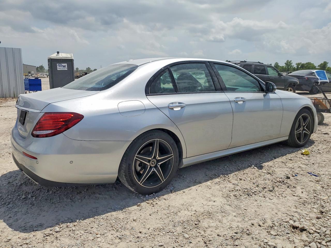 2018 Mercedes-Benz E 300 - Фото 3