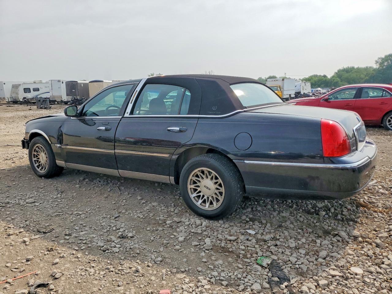 2007 Lincoln Town Car Signature - Фото 2