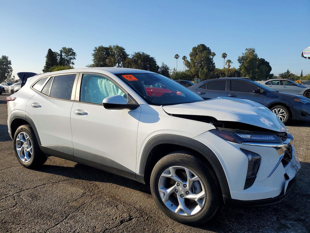 2024 Chevrolet Trax Ls - Фото 4