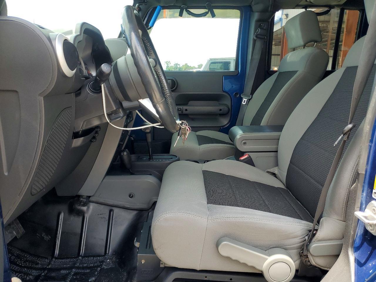 2010 Jeep Wrangler Unlimited Sahara - Фото 7