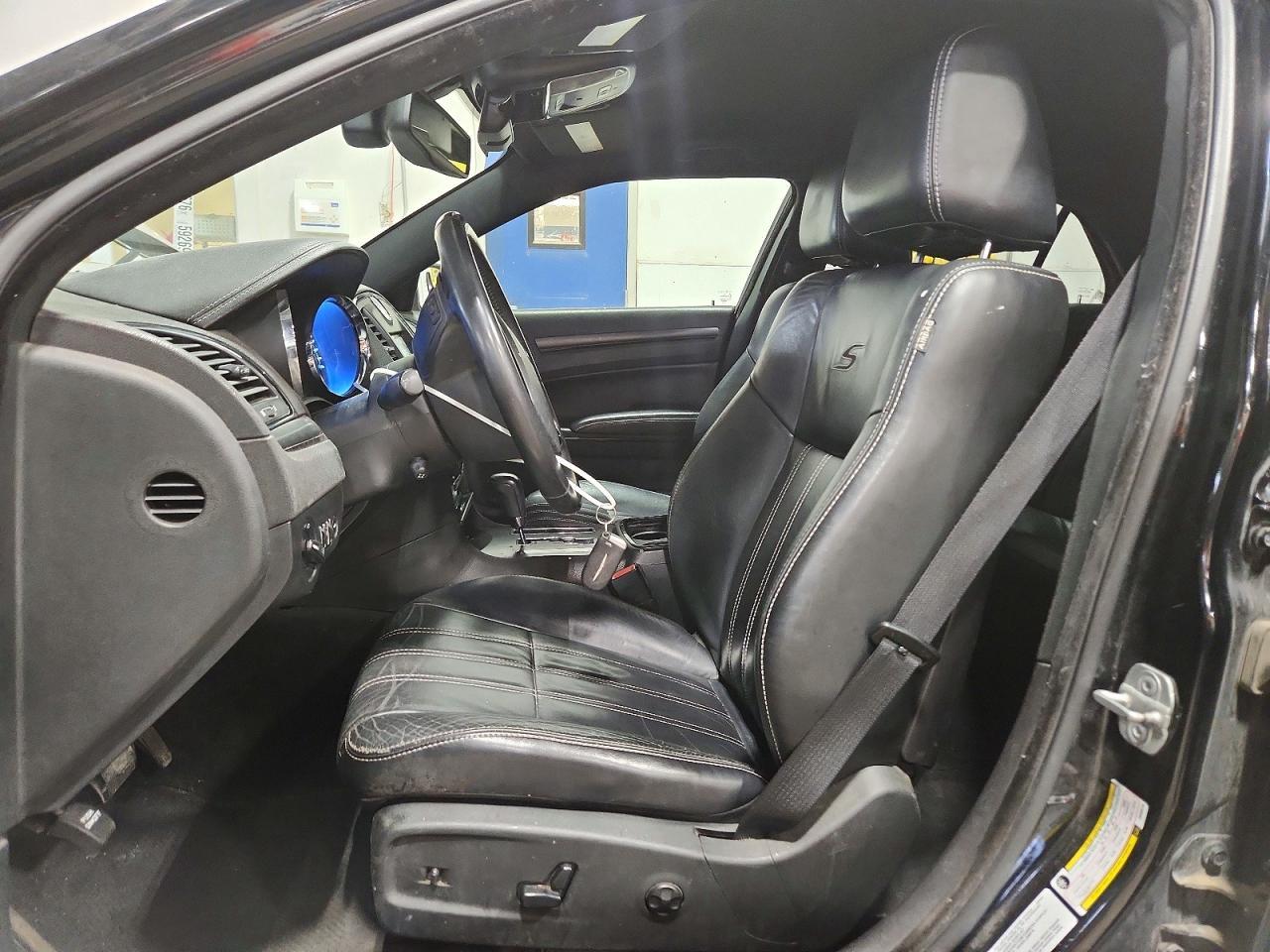 2012 Chrysler 300 - Фото 7