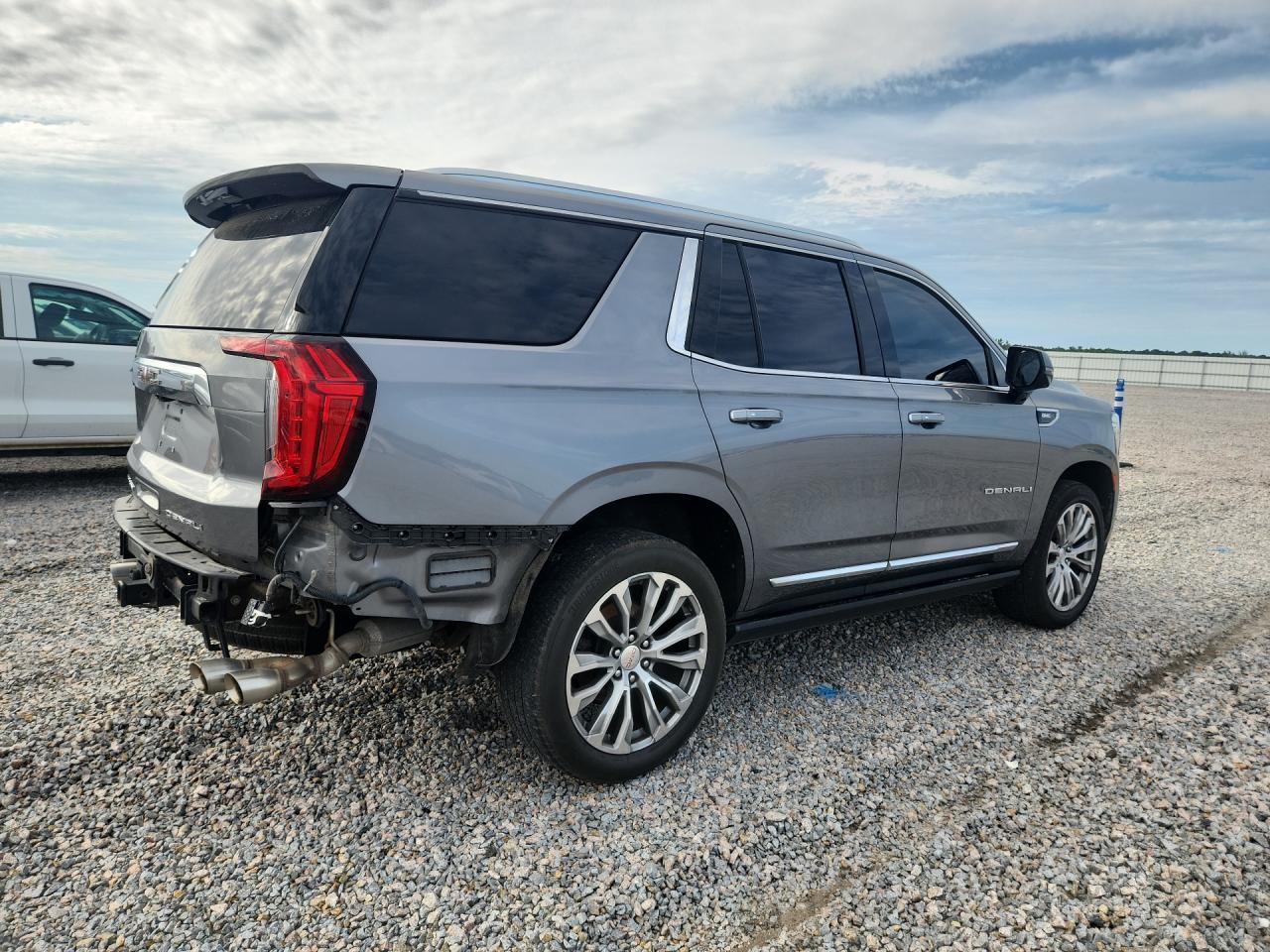 2021 GMC Yukon Denali - Image 3