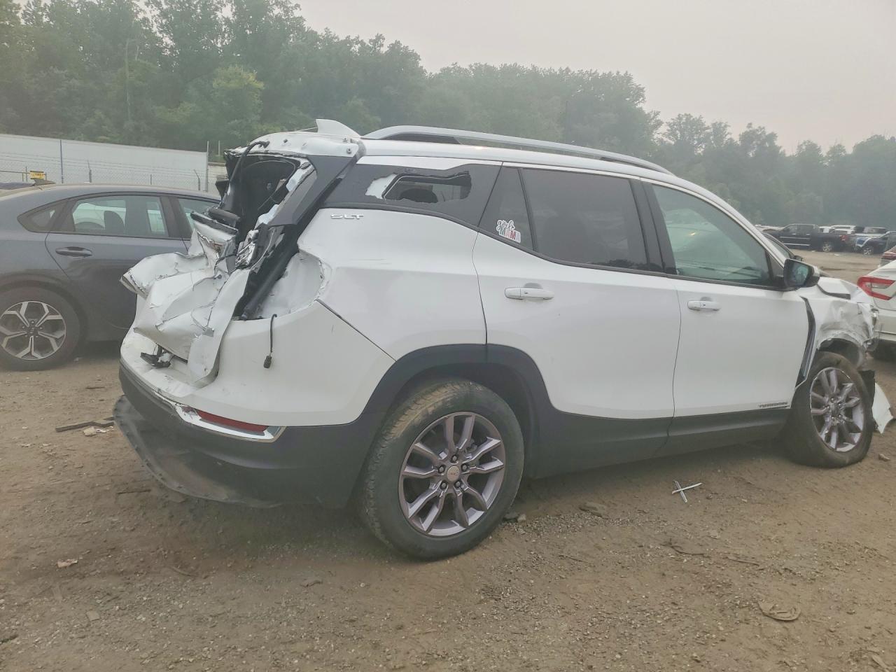 2023 GMC Terrain Slt - Image 3