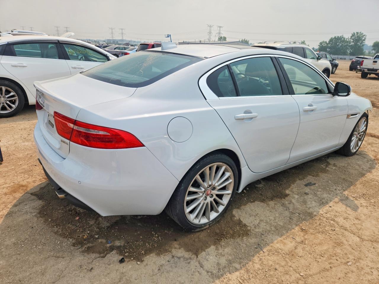 2017 Jaguar Xe First Edition - Фото 3